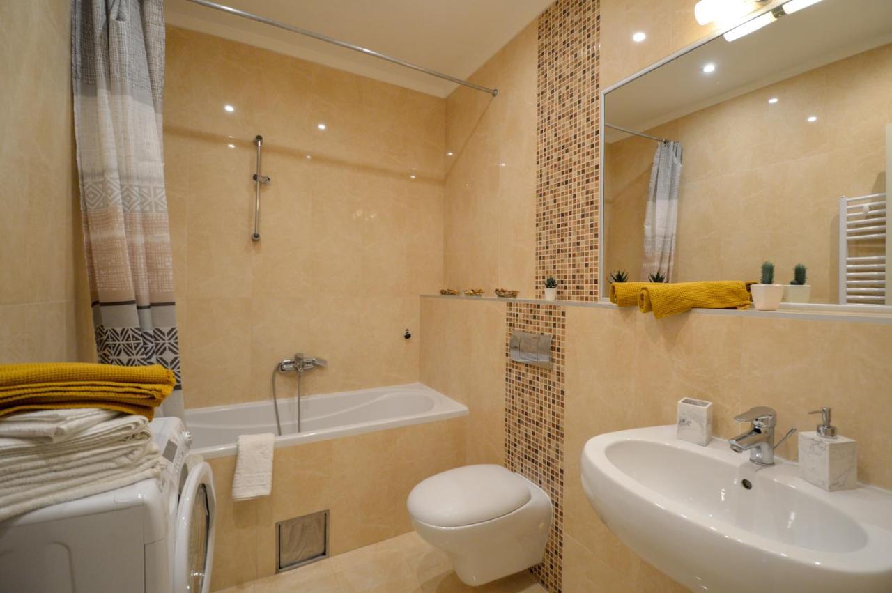 Spacious Studio Park City Novi Sad Exterior photo